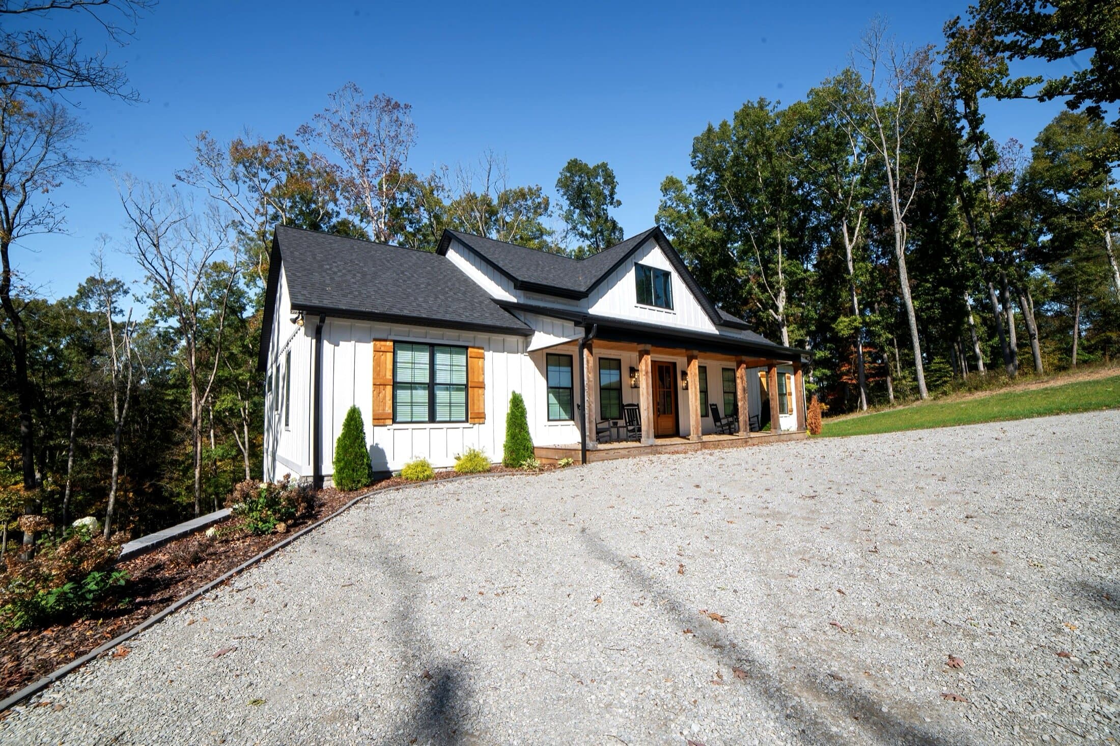 Stay at Nolin lakehouse exterior — golf cart waits in the driveway in Paradise Grove on Nolin Lake